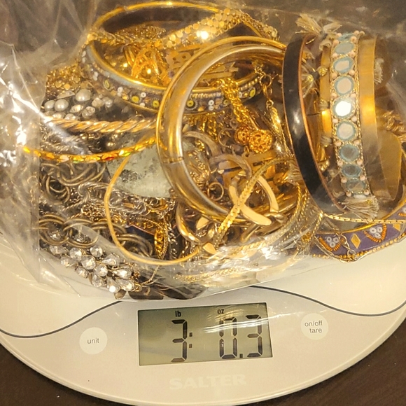 3 pounds of costume and vintage gold jewelry - Picture 1 of 6